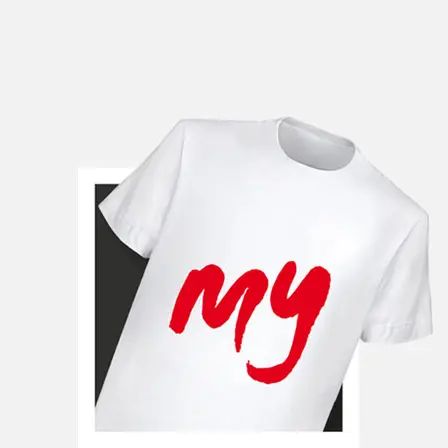 Ein weißes T-Shirt mit einem auffallenden roten Aufdruck in roter Farbe und dem Schriftzug "my" Ein weißes T-Shirt mit einem auffallenden roten Aufdruck in roter Farbe und dem Schriftzug "my"