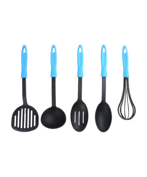 Fünfteiliges Küchenhelfer-Set in Schwarz mit roten Griffen, bestehend aus Pfannenwender, Schöpfkelle, zwei Kochlöffeln und Schneebesen Fünfteiliges Küchenhelfer-Set in Schwarz mit roten Griffen, bestehend aus Pfannenwender, Schöpfkelle, zwei Kochlöffeln und Schneebesen
