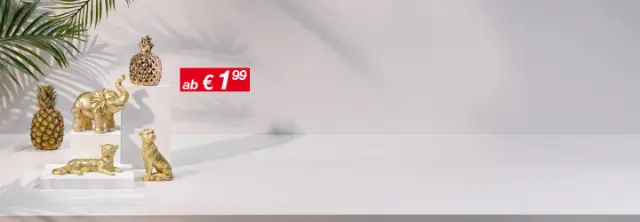 Goldene dekorative Tierfiguren und Ananas auf einer weißen Oberfläche, mit einem sichtbaren Preisschild von 1,99 € im Vordergrund.