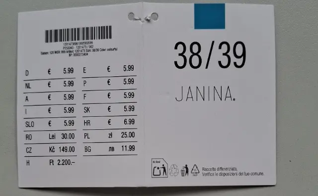 Kleideretikett mit der Größe 38/39 für „JANINA” mit Preisangaben in verschiedenen Währungen und Produktcodes.