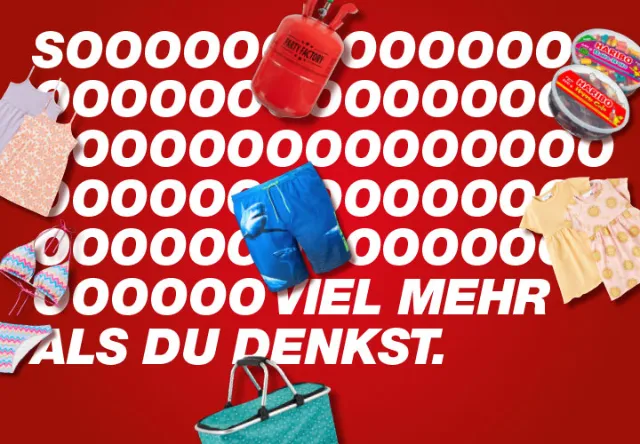 Bunte Artikel vor einem kräftigen roten Hintergrund, mit verspielten Grafiken und dem Text „SO VIEL MEHR ALS DU DENKST“.