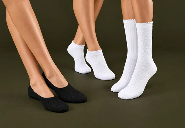 Damen Socken und Füßlinge in Schwarz und Weiß