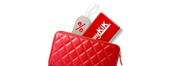 Eine rote Geldbörse mit der myKiK-Vorteilskarte, die etwas herausguckt.